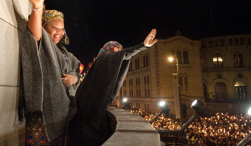 Leymah Gbowee and Tawakkol Karman viewing the traditional torch light procession in Oslo