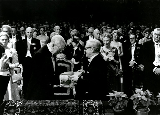 Julius Axelrod receiving his Nobel Prize