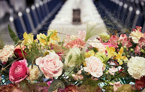 Carnations, orchids, roses, chrysanthemums, lilies, snapdragons, bear grass and various kinds of lichen