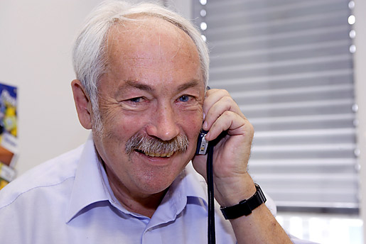 Professor Peter Grünberg receiving a congratulation phone call