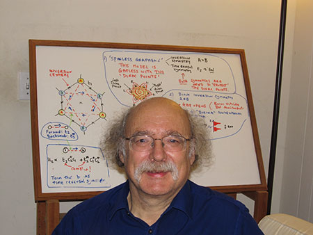Duncan Haldane in front of a whiteboard.