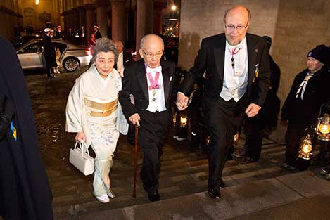 Isamu Akasaki arrives at the Nobel Banquet at the Stockholm City Hall on 10 December 2014, together with his wife, Mrs Ryoko Akasaki.