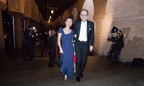 Thomas C. Südhof arrives at the Nobel Banquet in the Stockholm City Hall together with his wife, Mrs Lu Chen, 10 December 2013