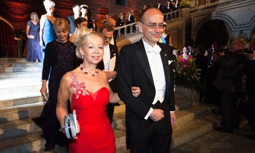 Thomas C. Südhof and Mrs Ylwa Westerberg enter the Blue Hall.