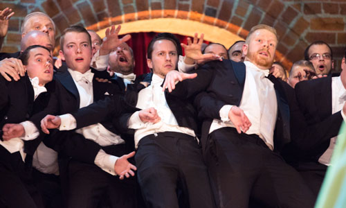 Stockholms Studentsångare (Stockholm Academic Male Chorus) entertains