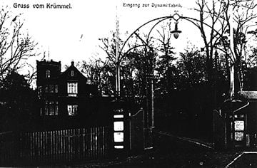 Entrance to the factory around 1908. 