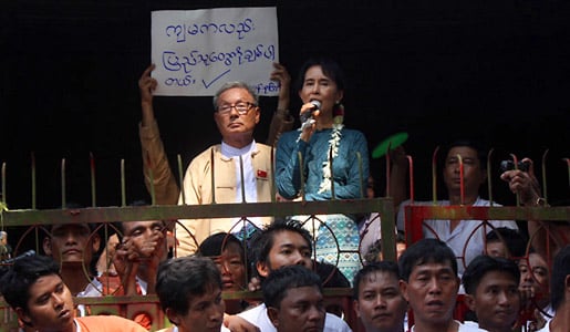 Aung San Suu Kyi meets with crowd after house arrest lift