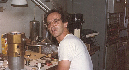 Rainer Weiss in his lab in MIT