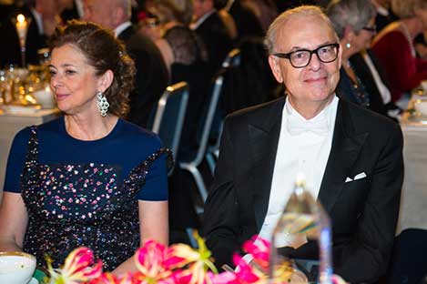 Patrick Modiano and Mrs Nathalie Tirole, spouse of Laureate in Economic Sciences Jean Tirole, at the table of honour.