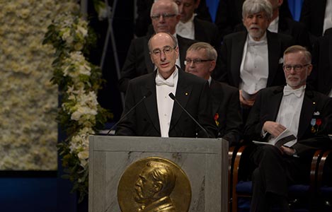Professor Peter Brzezinski presenterar Nobelpriset i kemi
