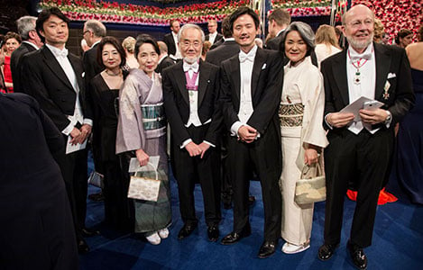 Medicine Laureate Yoshinori Ohsumi with his relatives after the award ceremony