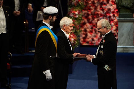 David J. Thouless  receiving his Nobel Prize from H.M. King Carl XVI Gustaf of Sweden
