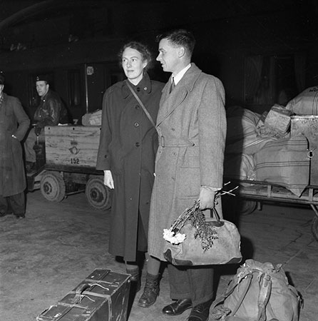 Richard L.M. Synge and his wife Ann Stephen arriving in Stockholm