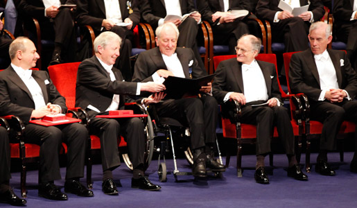 Tomas Tranströmer takes a look at his Nobel diploma