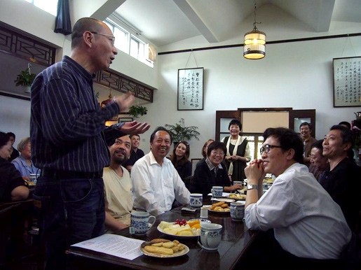 Liu Xiaobo speaking at a weekend forum