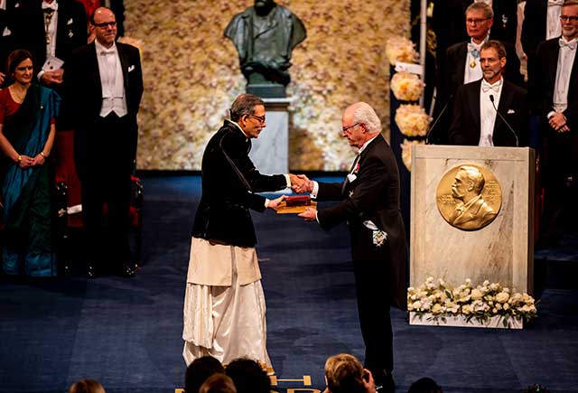 Abhijit Banerjee receiving his Prize