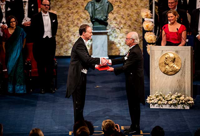 William G. Kaelin Jr receiving his Nobel Prize