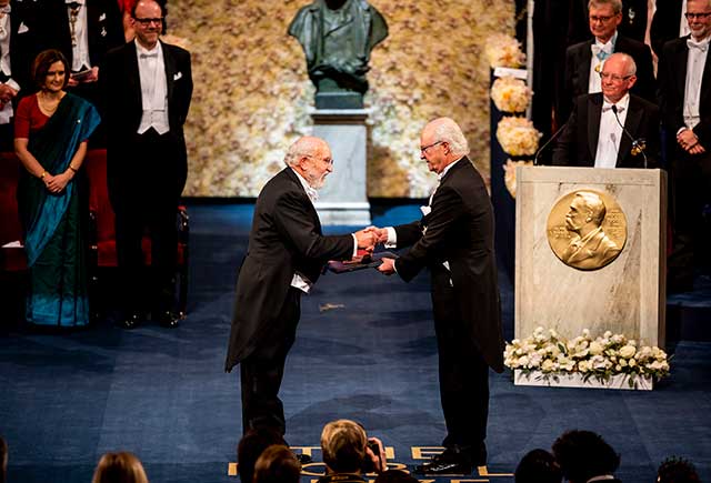 Michel Mayor receiving his Nobel Prize