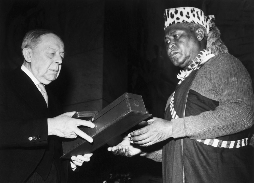 Albert Lutuli receives the 1960 Nobel Peace Prize